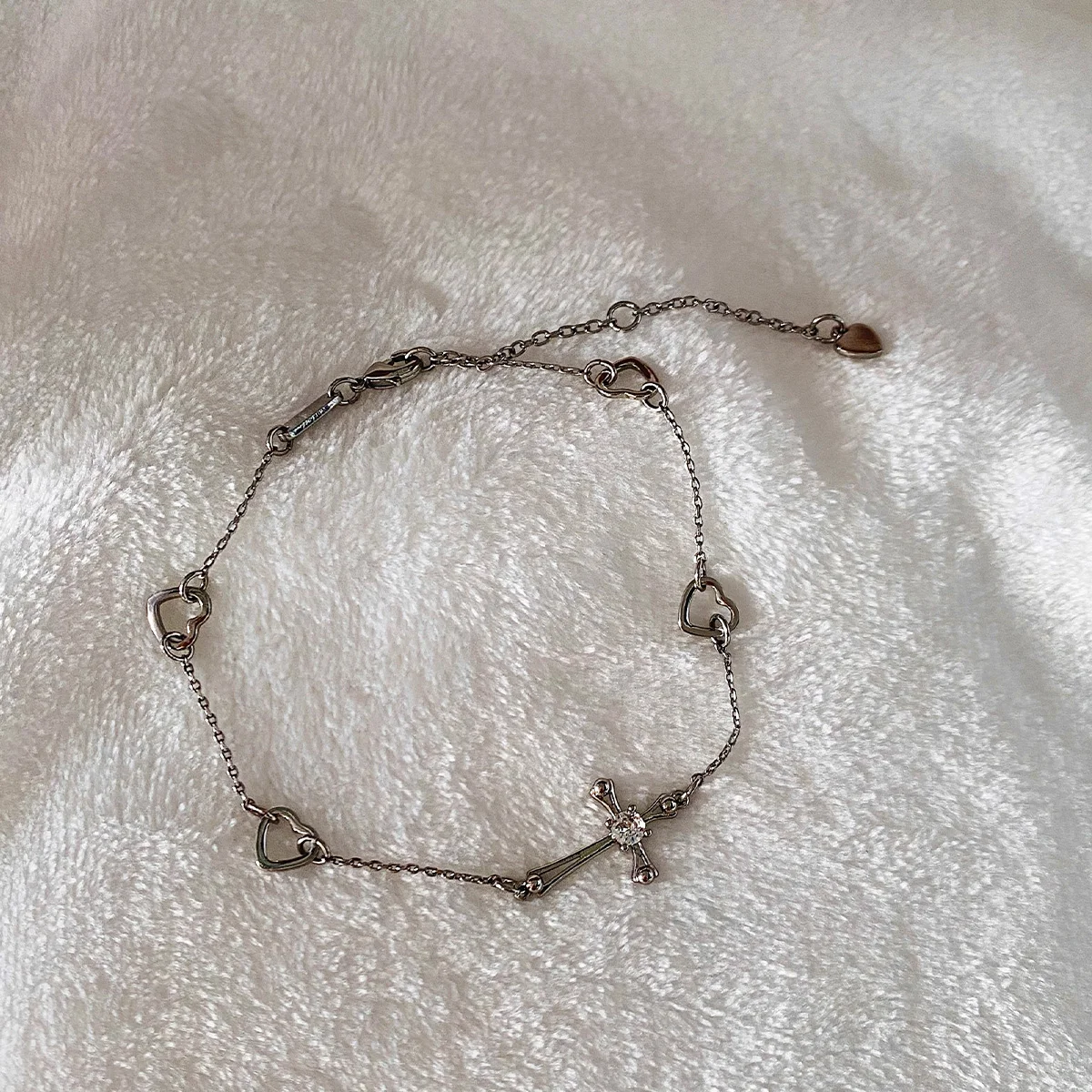Lxalry Platinum Cross Bracelet – 3g Adjustable Chain, Resort Glam Jewelry for Beach & Poolside
Lxalry Platinum Cross Bracelet – 3g Adjustable Chain, Resort Glam Jewelry for Beach & Poolside