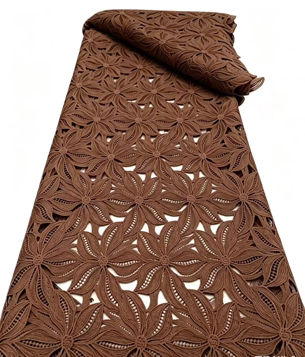 African Fashion Guipure Cord Lace Fabric High Quality 5 Yards Nigerian Water Soluble Lace Fabric For Women Wedding Dress Sewing
African Fashion Guipure Cord Lace Fabric High Quality 5 Yards Nigerian Water Soluble Lace Fabric For Women Wedding Dress Sewing