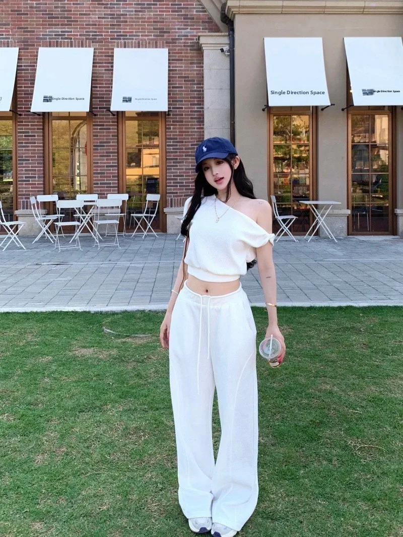 Summer Casual Wide Leg Pants Set Shoulder Bared Short Sleeve Ruffled Collar Straight Cut Loose Fit Women's Fashion Ensemble
Summer Casual Wide Leg Pants Set Shoulder Bared Short Sleeve Ruffled Collar Straight Cut Loose Fit Women's Fashion Ensemble