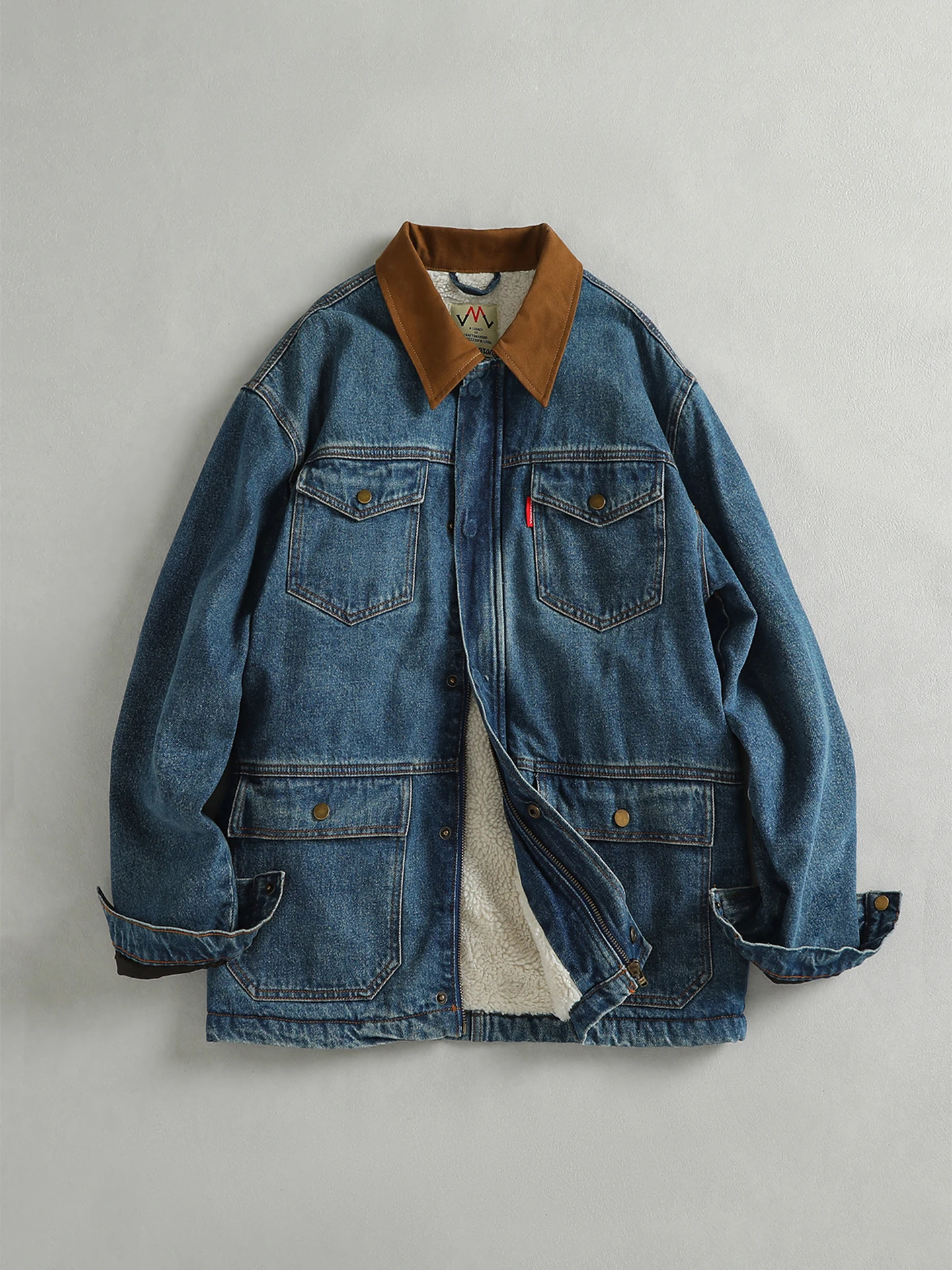 Thickened Fleece Lined Patchwork Collar Design Men's Retro Denim Jacket Warm Top Coat for Winter Cotton 100% Long Sleeve
Thickened Fleece Lined Patchwork Collar Design Men's Retro Denim Jacket Warm Top Coat for Winter Cotton 100% Long Sleeve