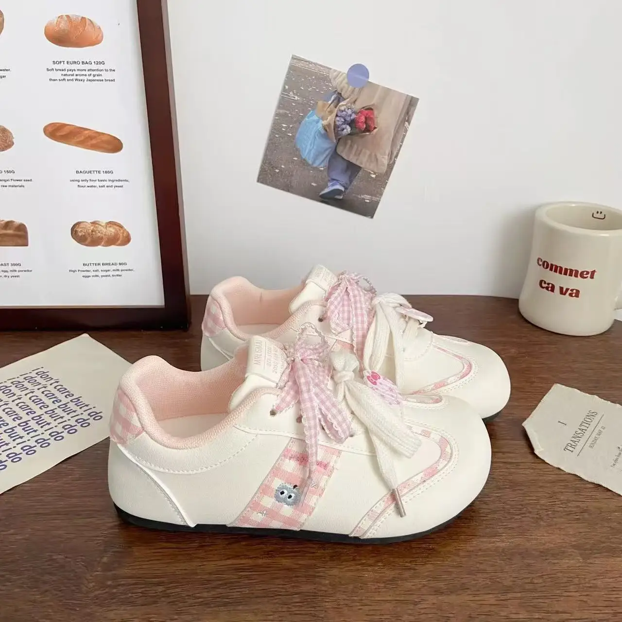 2026 Girls' Spring/Summer New Style Sneakers Leather Upper Non-Slip Soft Sole Pink Cute Flower Fashion Versatile Casual Shoes
2026 Girls' Spring/Summer New Style Sneakers Leather Upper Non-Slip Soft Sole Pink Cute Flower Fashion Versatile Casual Shoes