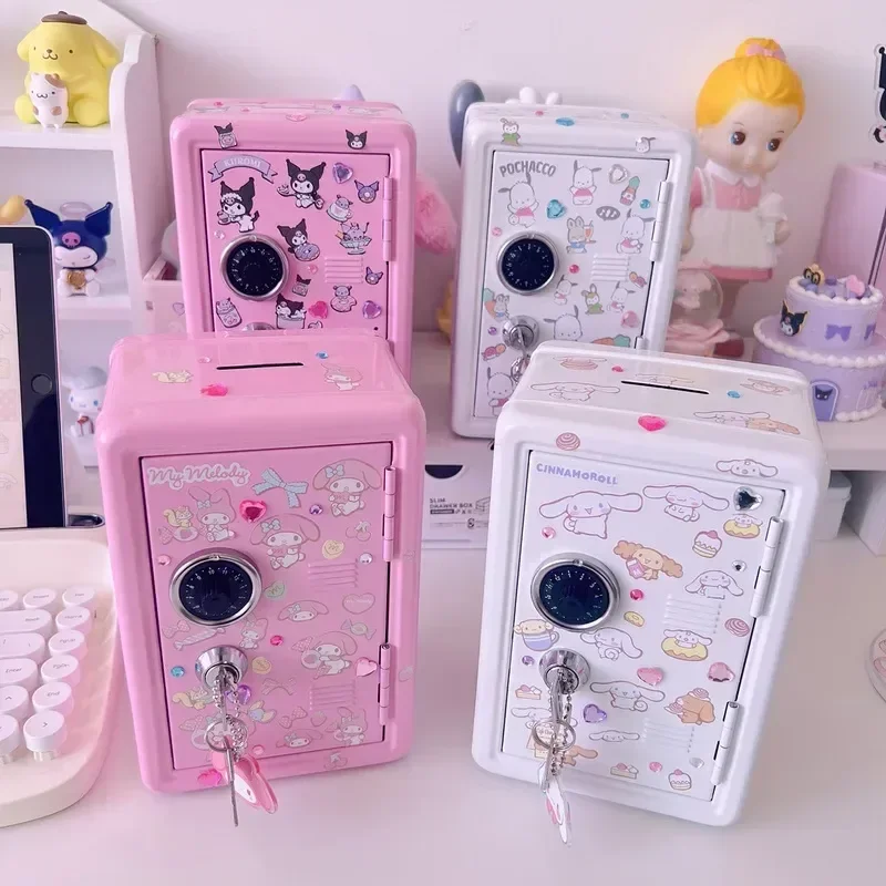 Новинка Sanrio милый кавайный My Melody Cinnamoroll кованая железная безопасная Копилка аниме девушка сердце Милая наклейка для хранения искусственный подарок
Новинка Sanrio милый кавайный My Melody Cinnamoroll кованая железная безопасная Копилка аниме девушка сердце Милая наклейка для хранения искусственный подарок