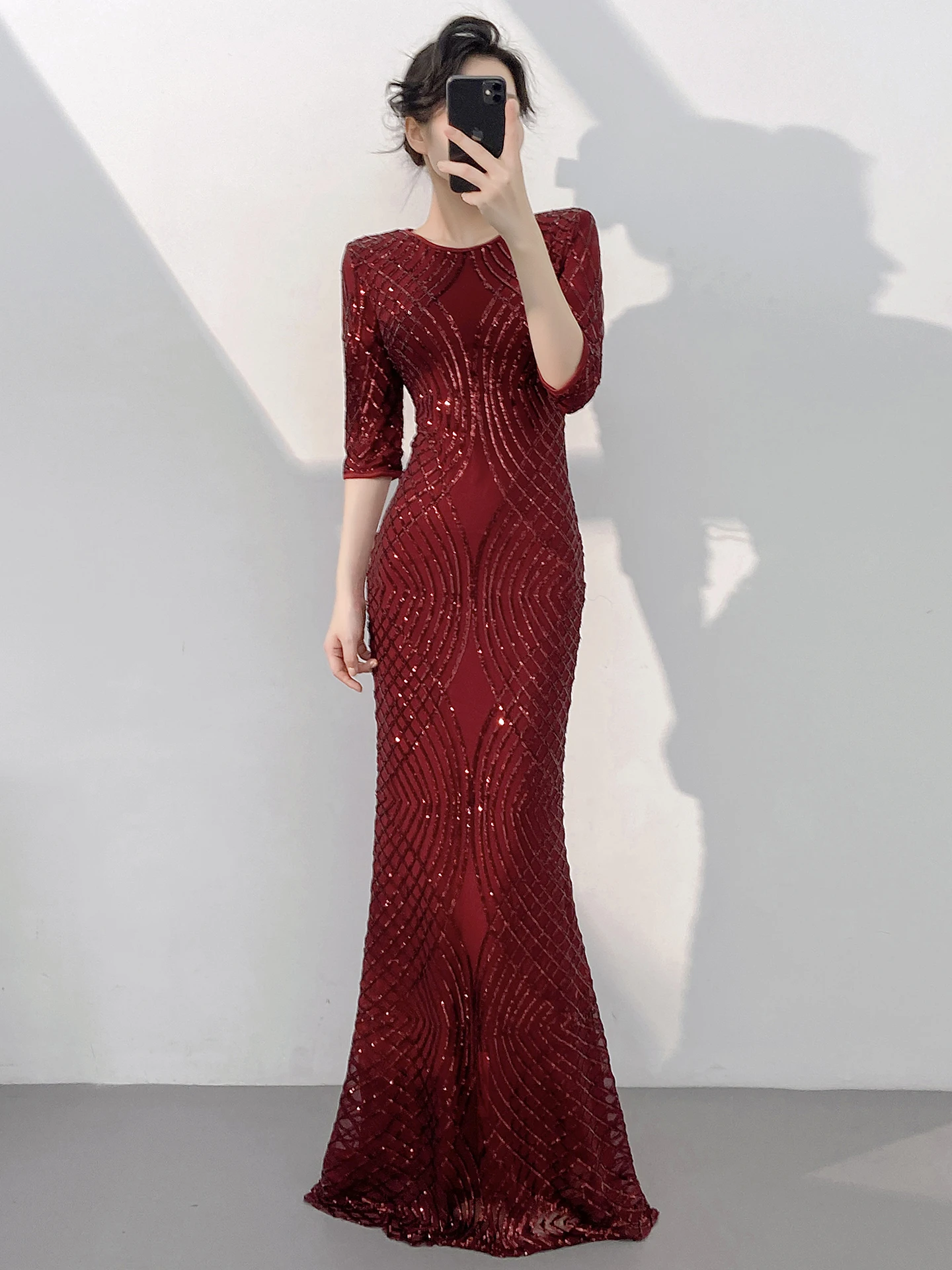 Вечернее платье цвета красного вина с рукавом до локтя, женское, новинка 2025 года, элитное, для торжественных мероприятий, с хвостом русалки
Вечернее платье цвета красного вина с рукавом до локтя, женское, новинка 2025 года, элитное, для торжественных мероприятий, с хвостом русалки