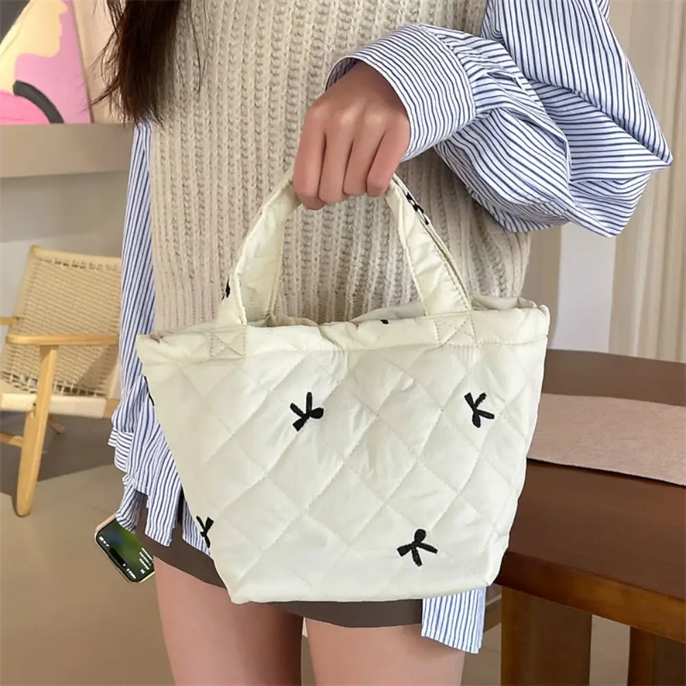 Fashion Korean Style Bow Puffy Handbag Lingge Small Cloud Pleated Bag Lightweight Sweet Casual Quilted Handbag Students
Fashion Korean Style Bow Puffy Handbag Lingge Small Cloud Pleated Bag Lightweight Sweet Casual Quilted Handbag Students