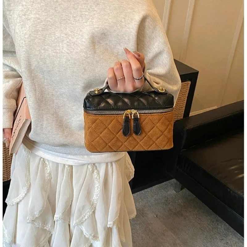 Изысканная сумка-сумка на одно плечо, предметы первой необходимости для путешествий, изысканная портативная модная шикарная вневременная сумка
Изысканная сумка-сумка на одно плечо, предметы первой необходимости для путешествий, изысканная портативная модная шикарная вневременная сумка