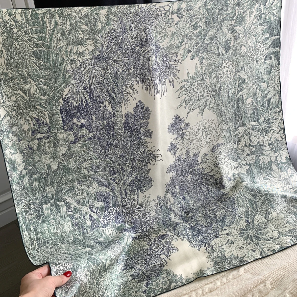 Twill Silk Scarf 90cm Square Shawls Hand Rolled Bandanas Bag Accessories Head Hair Bag Belt Decoration Mother Gift
Twill Silk Scarf 90cm Square Shawls Hand Rolled Bandanas Bag Accessories Head Hair Bag Belt Decoration Mother Gift