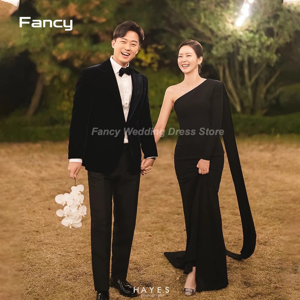 Fancy Elegant One Shoulder Korea Wedding Dress Photo Shoot Long Sleeve High Split Bridal Gown Elastic Satin Bridal Dresses
Fancy Elegant One Shoulder Korea Wedding Dress Photo Shoot Long Sleeve High Split Bridal Gown Elastic Satin Bridal Dresses