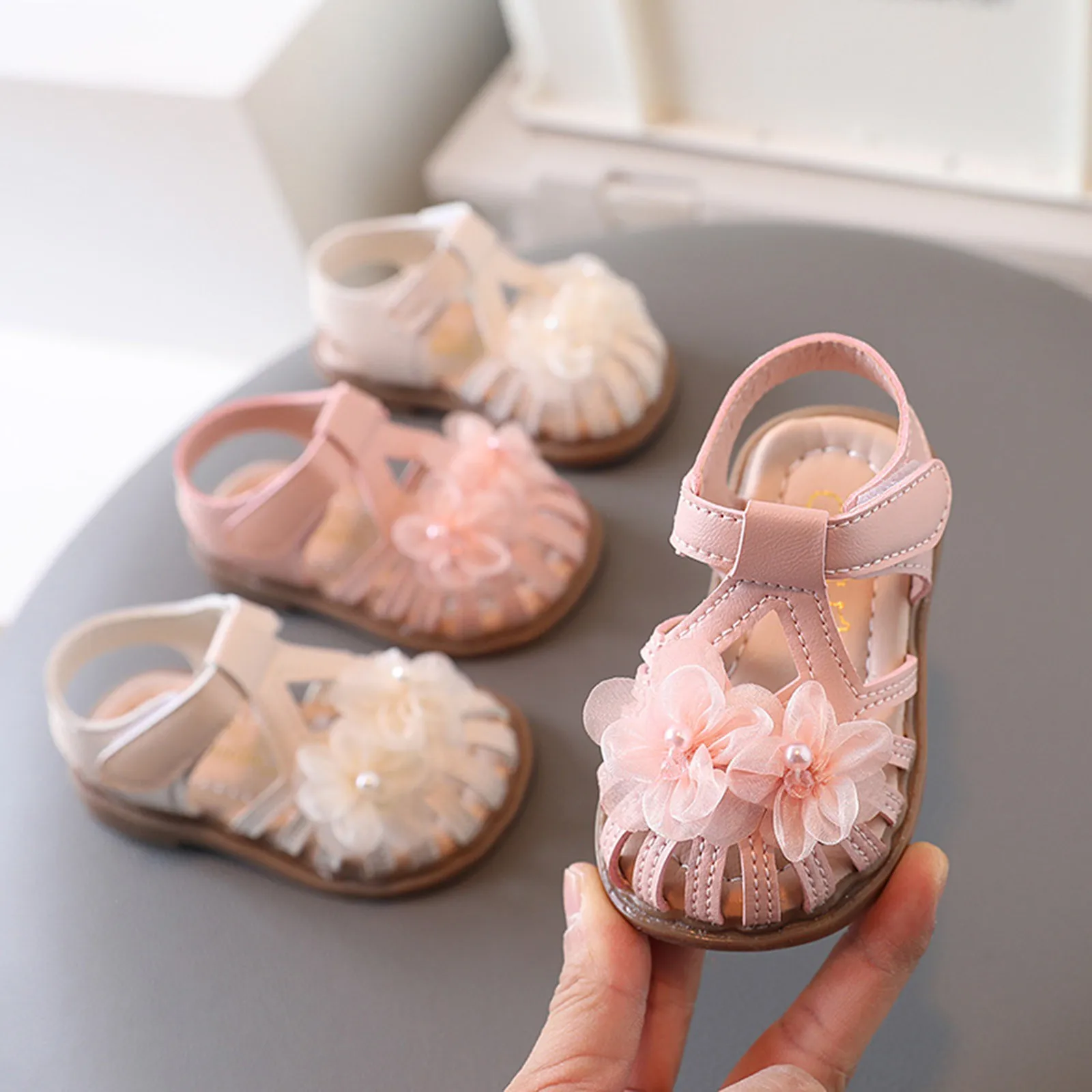 Kids Jelly Sandals Girls Sandals Summer New Love Shoes Girls Sports Sandals Breathable Slippers for Girls
Kids Jelly Sandals Girls Sandals Summer New Love Shoes Girls Sports Sandals Breathable Slippers for Girls