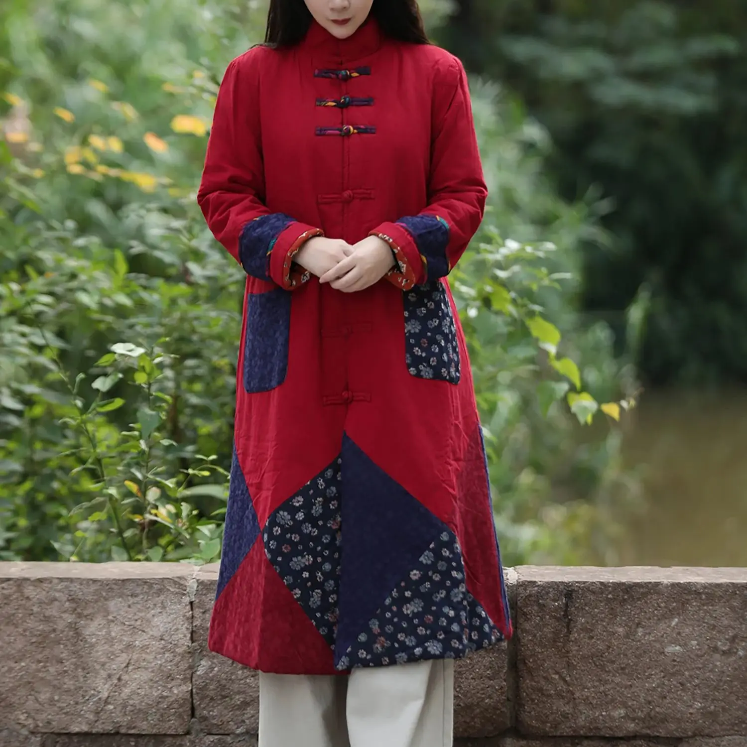 LZJN Women’s Mid-Length Retro Chinese-Style Padded Coat Mandarin Collar, Frog Buttons, Thick & Warm, Loose-Cut Elegant Jacket
LZJN Women’s Mid-Length Retro Chinese-Style Padded Coat Mandarin Collar, Frog Buttons, Thick & Warm, Loose-Cut Elegant Jacket