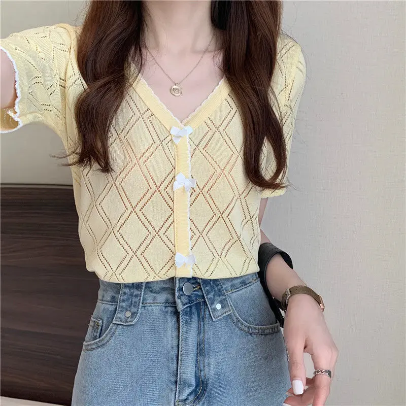 Plaid V Neck Cardigan Basic Women Korean Style T Shirts Bow Patchwork Harajuku Short Sleeve Casual Y2k Clothes Chic Elegant Tee
Plaid V Neck Cardigan Basic Women Korean Style T Shirts Bow Patchwork Harajuku Short Sleeve Casual Y2k Clothes Chic Elegant Tee