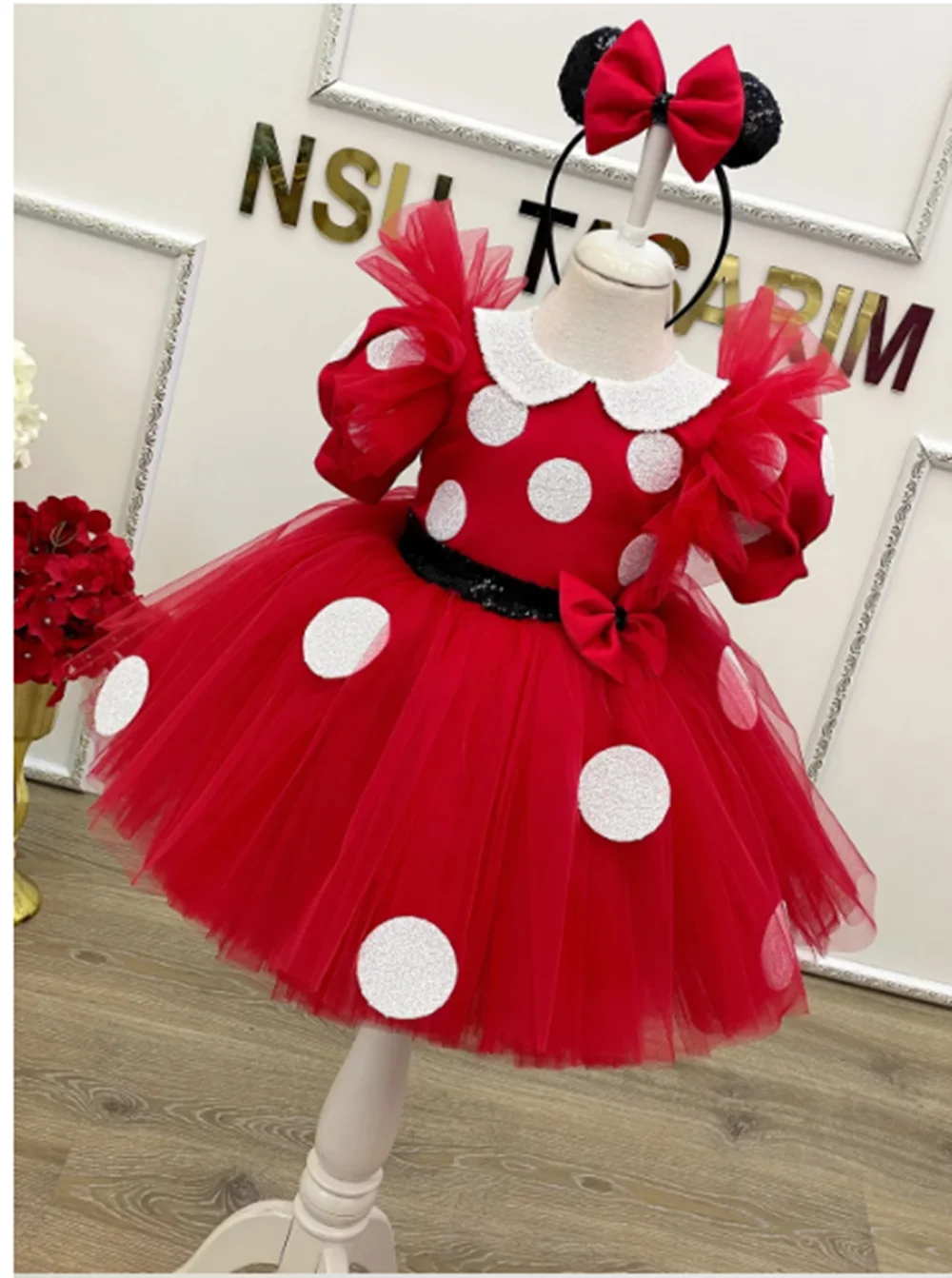 Cute Baby Girl Pink Sequin Birthday Dresses Knee Length Tulle Bow Wedding Party Dress Toddler Kids Puffy Sleeve Tutu Ball Gown
Cute Baby Girl Pink Sequin Birthday Dresses Knee Length Tulle Bow Wedding Party Dress Toddler Kids Puffy Sleeve Tutu Ball Gown