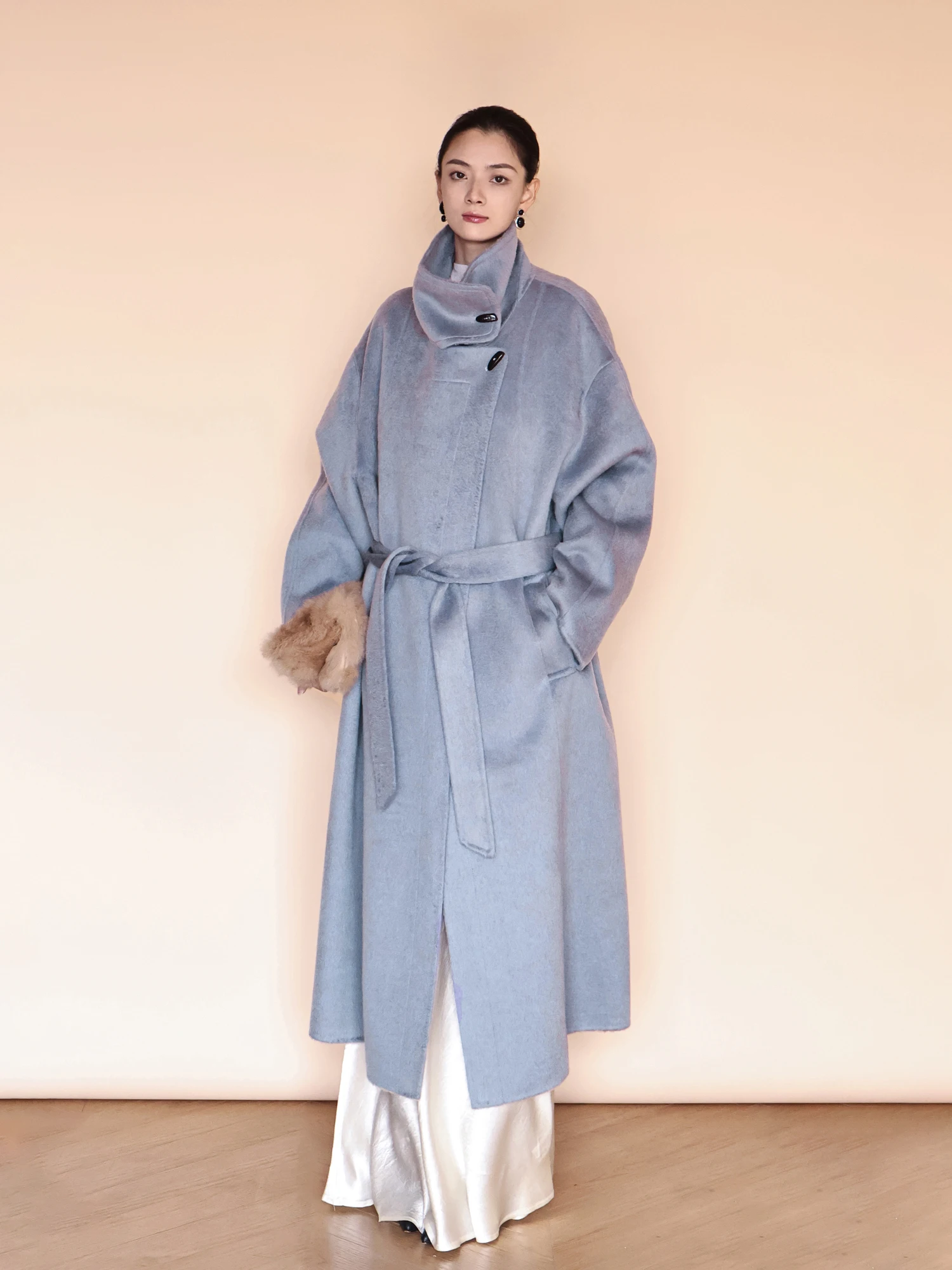 Двустороннее шерстяное пальто с воротником, длинными рукавами, утепленное, зимнее, для повседневной носки, простое, молодежное женское пальто
Двустороннее шерстяное пальто с воротником, длинными рукавами, утепленное, зимнее, для повседневной носки, простое, молодежное женское пальто