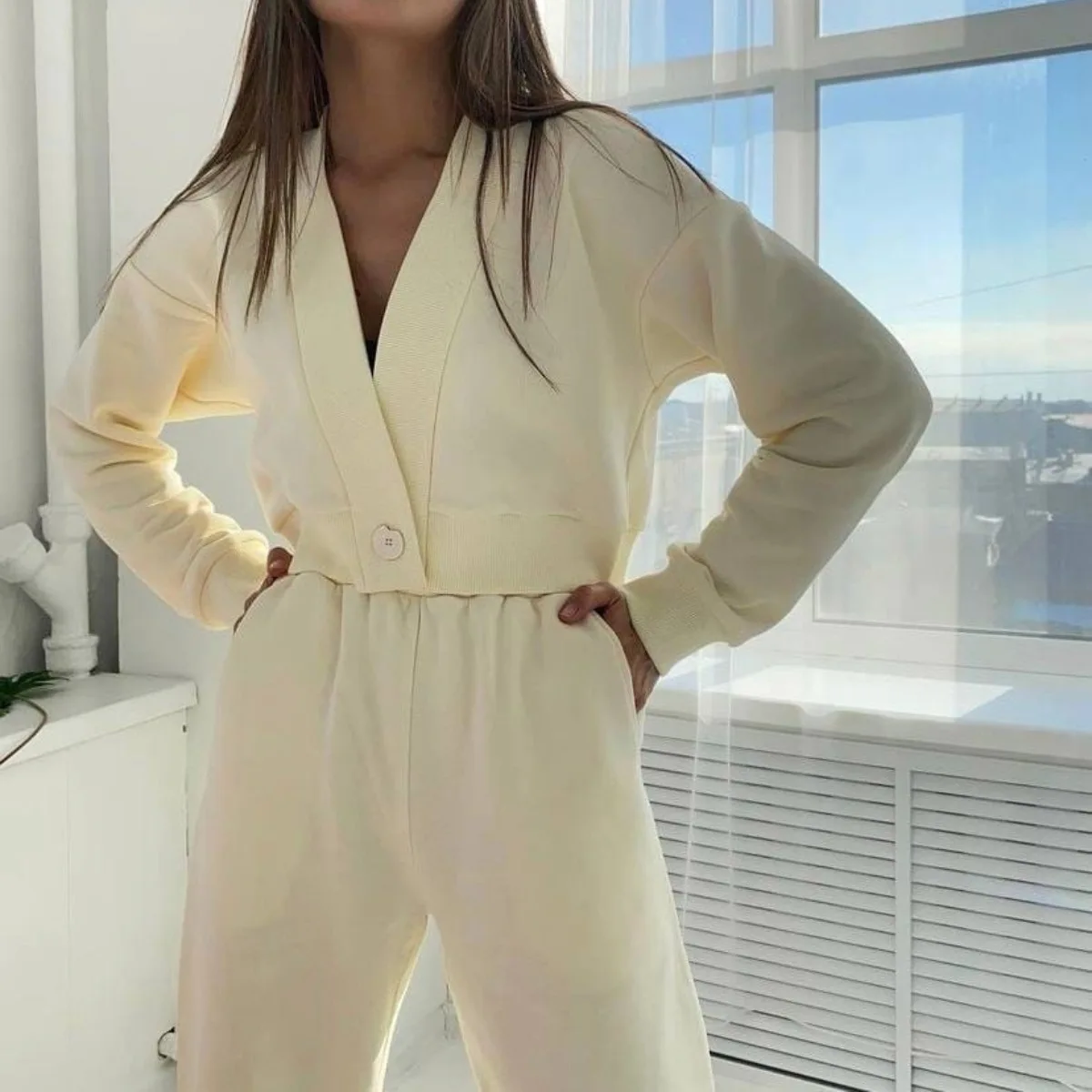Solid color cardigan long sleeved hoodie women's two-piece fashion casual pants set
Solid color cardigan long sleeved hoodie women's two-piece fashion casual pants set