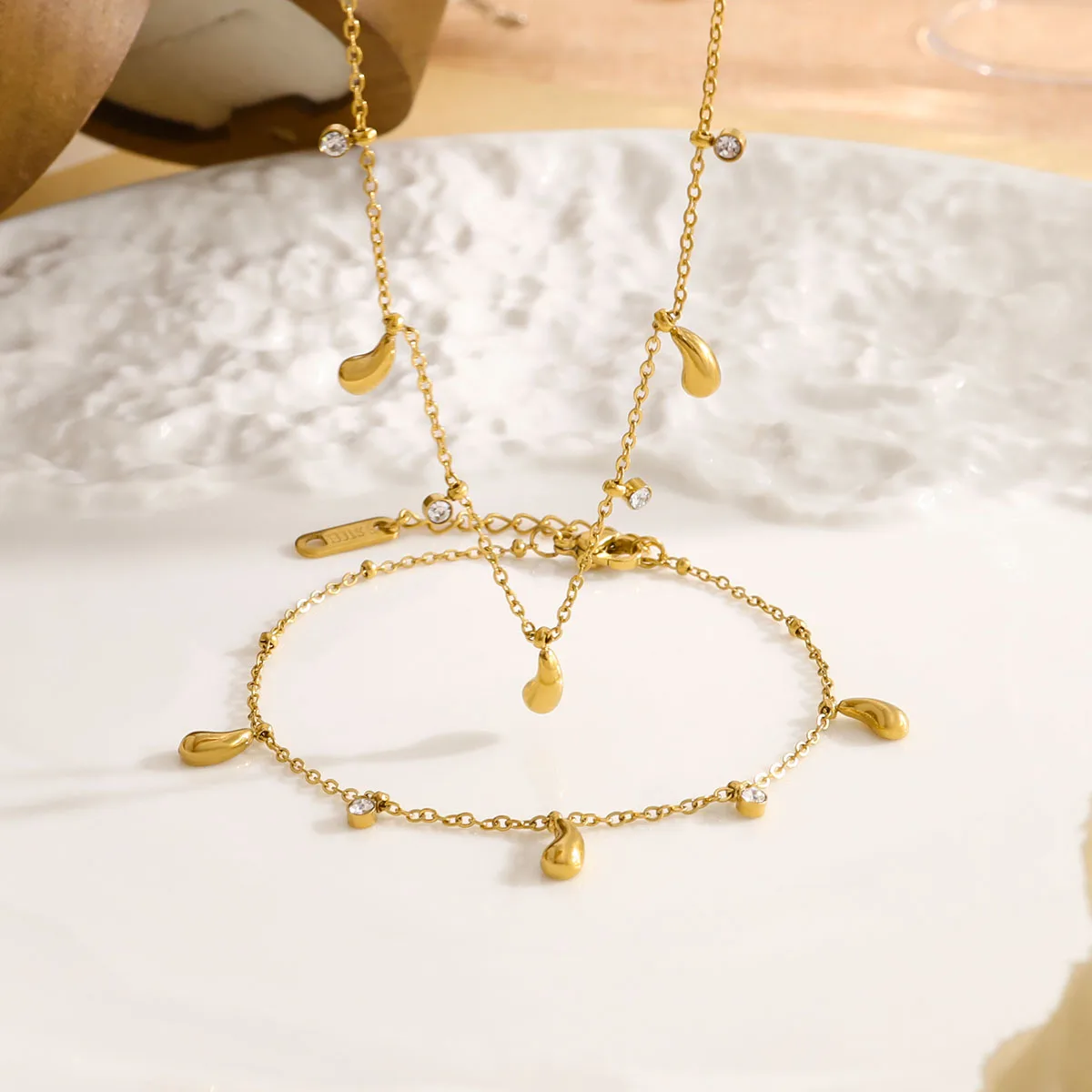 WILD & FREE Trendy Stainless Steel Charms Necklace Bracelet for Women Luxury 18K Gold Plated Chic Waterproof Jewelry
WILD & FREE Trendy Stainless Steel Charms Necklace Bracelet for Women Luxury 18K Gold Plated Chic Waterproof Jewelry