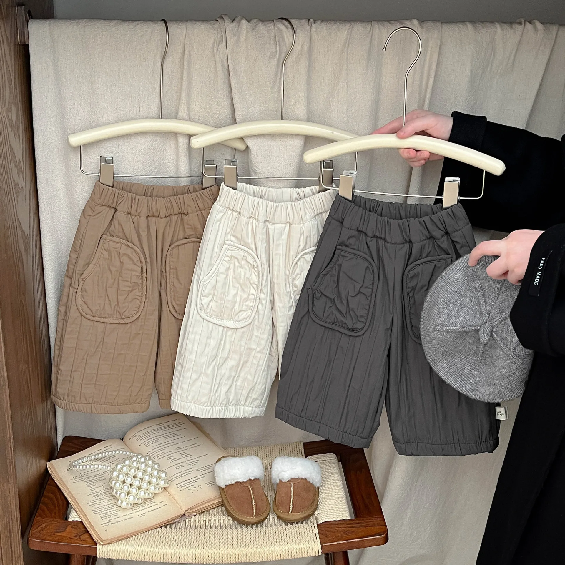 2025 Children's Cotton Pants Winter New Baby Quilted Thickened Casual Straight Pants Fleece Lined Wide-Leg Pants
2025 Children's Cotton Pants Winter New Baby Quilted Thickened Casual Straight Pants Fleece Lined Wide-Leg Pants