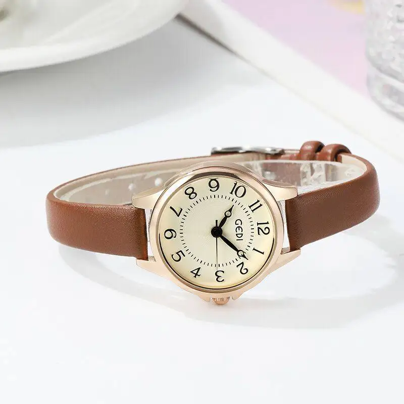 New Small Dial Women'S Watch, Simple And Elegant, With A Leather Strap, A Luxurious And Fashionable Ladies' Wristwatch.
New Small Dial Women'S Watch, Simple And Elegant, With A Leather Strap, A Luxurious And Fashionable Ladies' Wristwatch.
