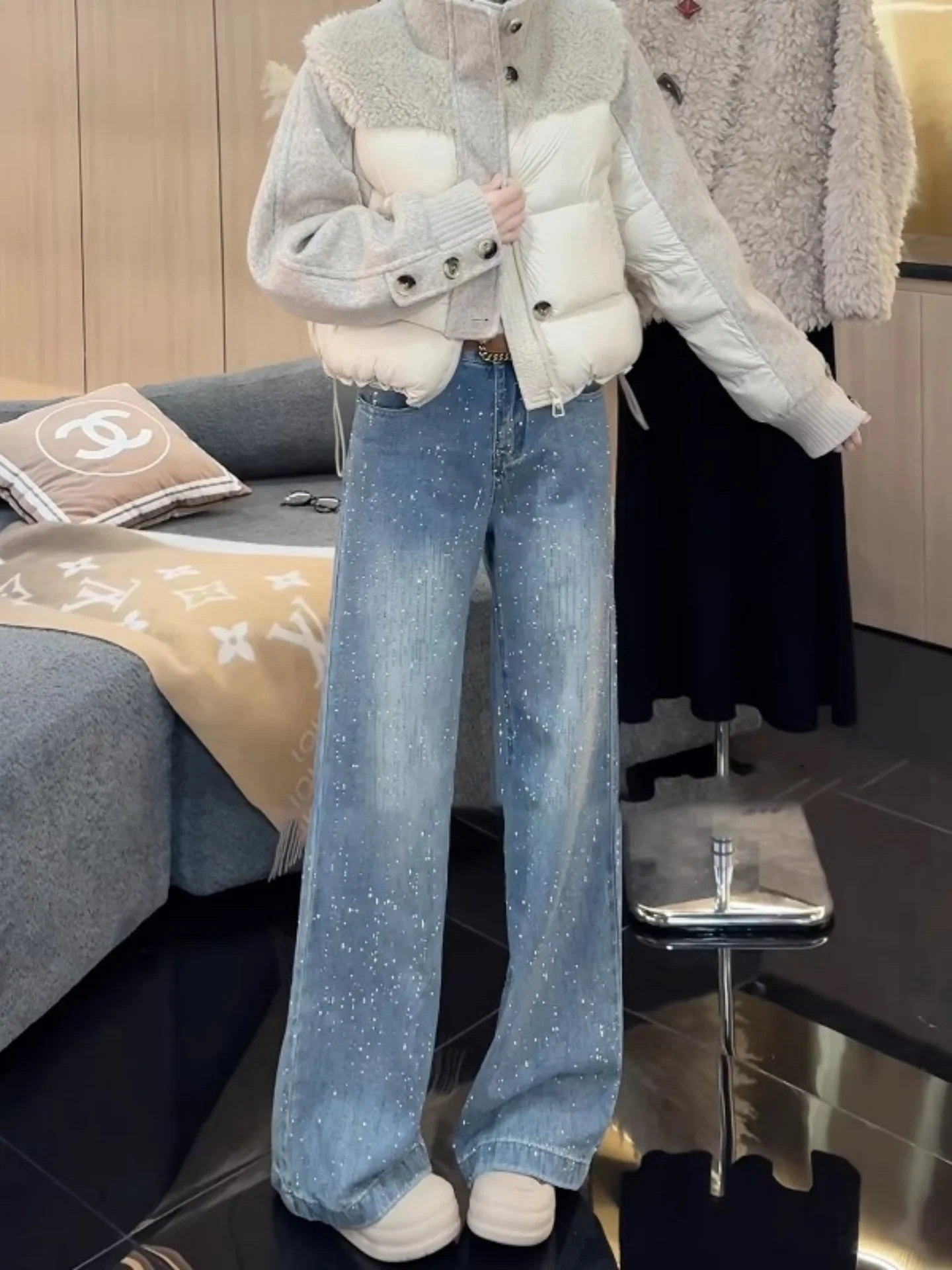 Blue Fleece Lined Wide Leg Jeans Women's Autumn Winter High Waist Slimming Straight Cut Denim Pants Vintage Style Casual Wear
Blue Fleece Lined Wide Leg Jeans Women's Autumn Winter High Waist Slimming Straight Cut Denim Pants Vintage Style Casual Wear