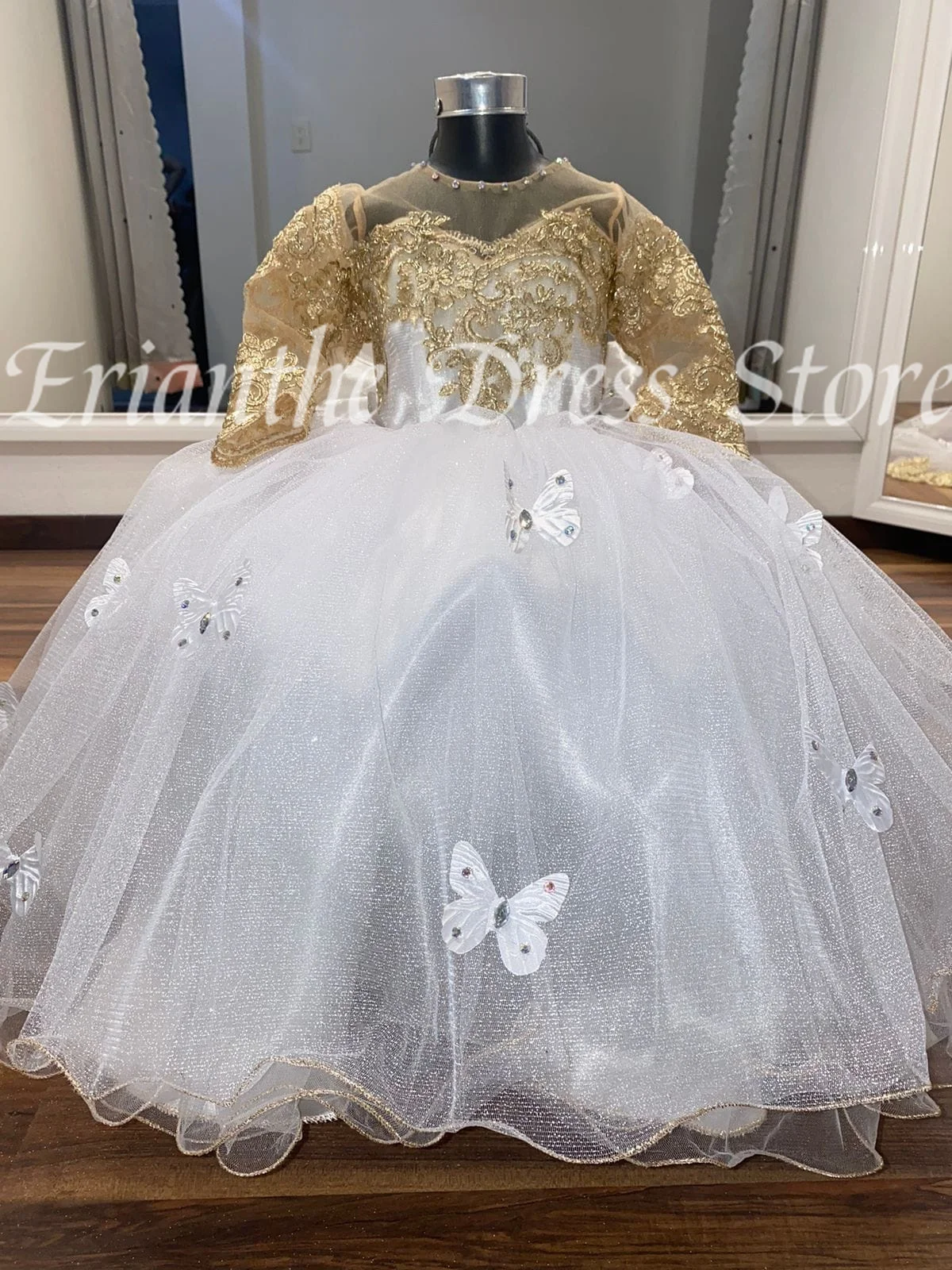 White Tulle 3d Butterfly Applique Flower Girl Dress For Wedding Puffy Kids Birthday Party First Communion Ball Gowns Customized
White Tulle 3d Butterfly Applique Flower Girl Dress For Wedding Puffy Kids Birthday Party First Communion Ball Gowns Customized