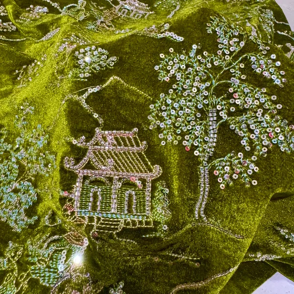 Gaoding series green style pavilions exquisite embroidery velvet fabric Chinese style fabric sewn cheongsam evening gown
Gaoding series green style pavilions exquisite embroidery velvet fabric Chinese style fabric sewn cheongsam evening gown
