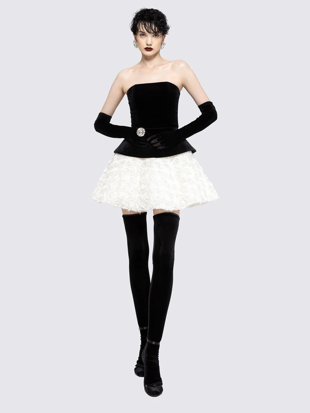 2025 New Women'S Black Velvet Three-Dimensional Plate Flower Three Piece Set Fashion Club Party Dress Set
2025 New Women'S Black Velvet Three-Dimensional Plate Flower Three Piece Set Fashion Club Party Dress Set