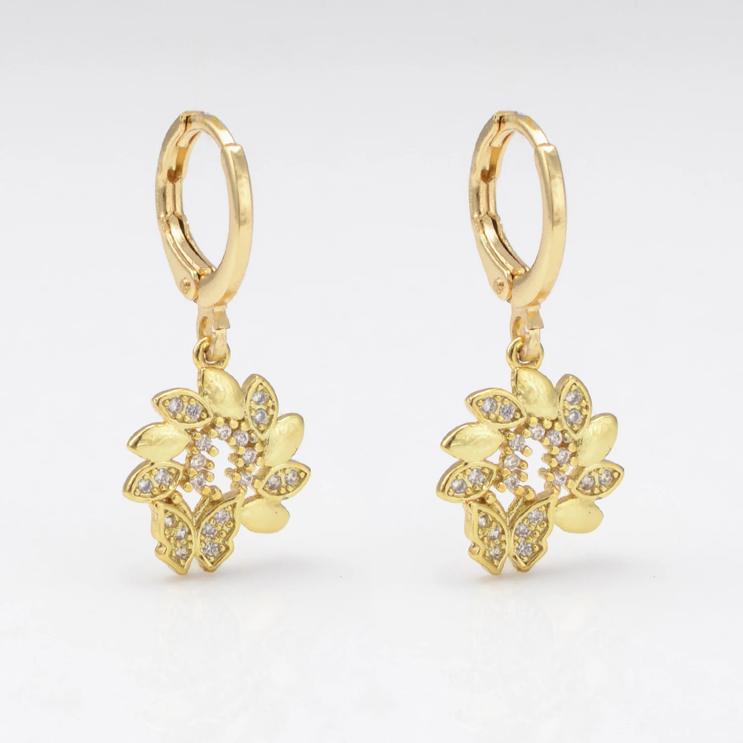 Stylish Flower Shape Pendant Earrings for Women Gold Color Daisy Hoop Earring Simple Design Wedding Gift Lady Fashion Jewelry
Stylish Flower Shape Pendant Earrings for Women Gold Color Daisy Hoop Earring Simple Design Wedding Gift Lady Fashion Jewelry