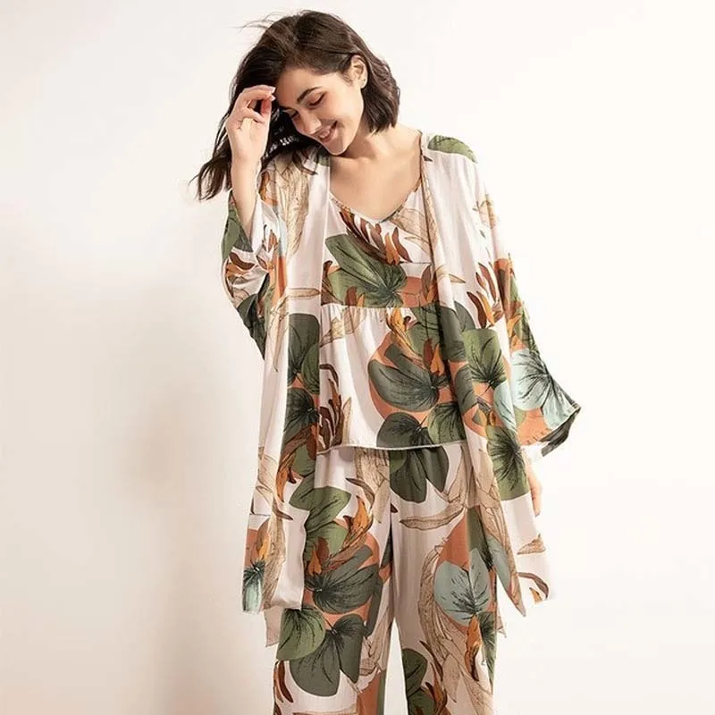 New Cotton Viscose Ladies Three-piece Pajamas Set Women Spring and Autumn Comfortable Soft Home Suit Robes with Pants Pajamas
New Cotton Viscose Ladies Three-piece Pajamas Set Women Spring and Autumn Comfortable Soft Home Suit Robes with Pants Pajamas