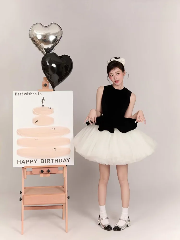 2026 New Style Sweet Princess Atmosphere Sensation Puffy Skirt Photography Studio Korean Style Magazine Art Photo Props
2026 New Style Sweet Princess Atmosphere Sensation Puffy Skirt Photography Studio Korean Style Magazine Art Photo Props