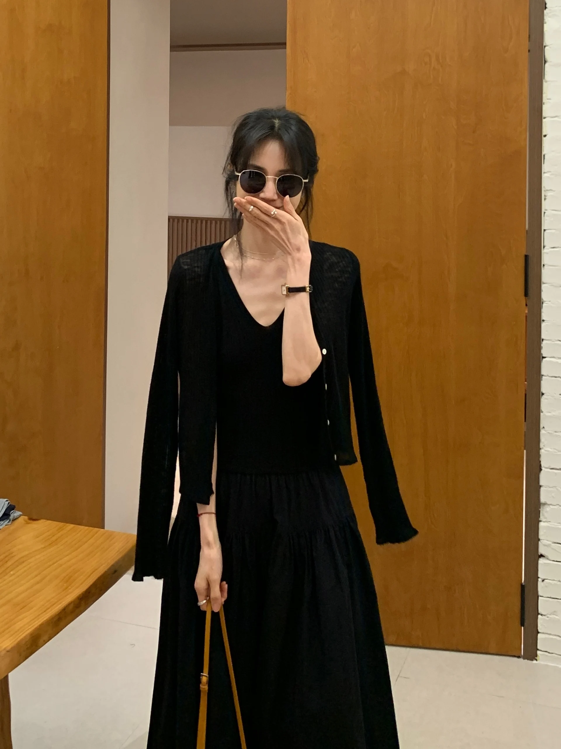 Black Knitted Patchwork Dress Women's Summer New High-End Slimming Waist Cinched Long Dress Elegant Simple Style V-Neck Midi ...
Black Knitted Patchwork Dress Women's Summer New High-End Slimming Waist Cinched Long Dress Elegant Simple Style V-Neck Midi ...