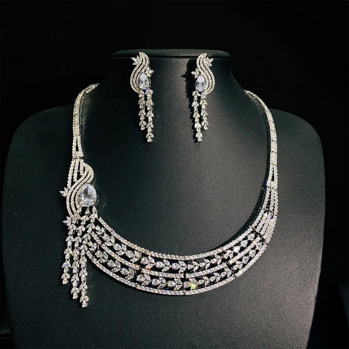 Original New High Quality Luxury Romantic Jewellery Set Summer Women Necklace Earrings Dress Prom Wedding Dinner Party M-399
Original New High Quality Luxury Romantic Jewellery Set Summer Women Necklace Earrings Dress Prom Wedding Dinner Party M-399