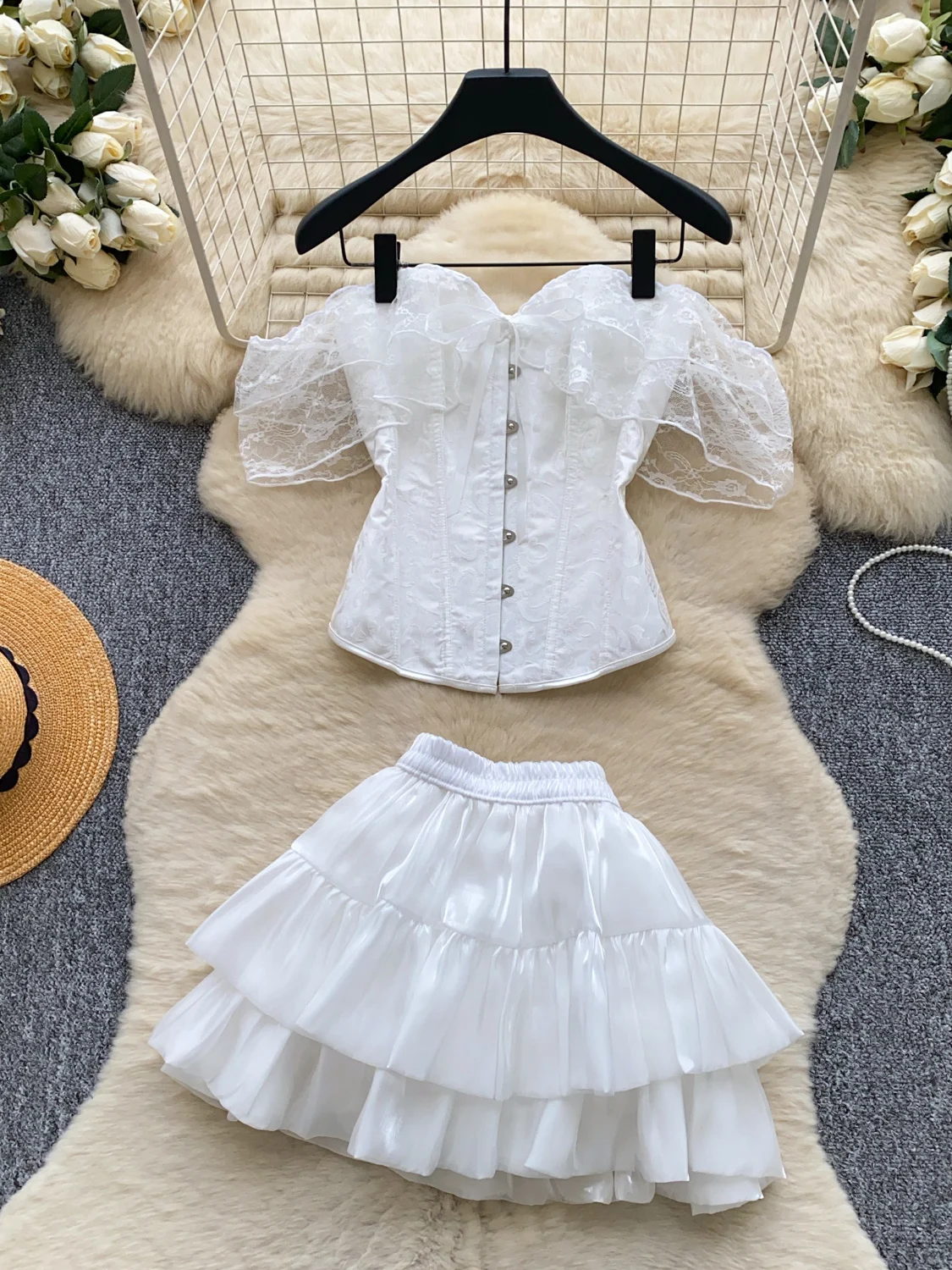 Sweet Style White Lace Two-Piece Set Women's Summer Slimming Short Cake Skirt Fashionable Ensemble High Waist Regular Sleeve ...
Sweet Style White Lace Two-Piece Set Women's Summer Slimming Short Cake Skirt Fashionable Ensemble High Waist Regular Sleeve ...