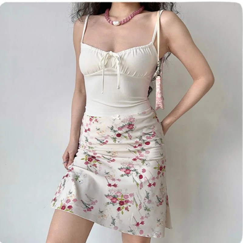 High Waist Lightweight Fabric, Sweet Vintage Casual Skirt for Spring Summer Women's Floral Print Bodycon Midi Skirt
High Waist Lightweight Fabric, Sweet Vintage Casual Skirt for Spring Summer Women's Floral Print Bodycon Midi Skirt