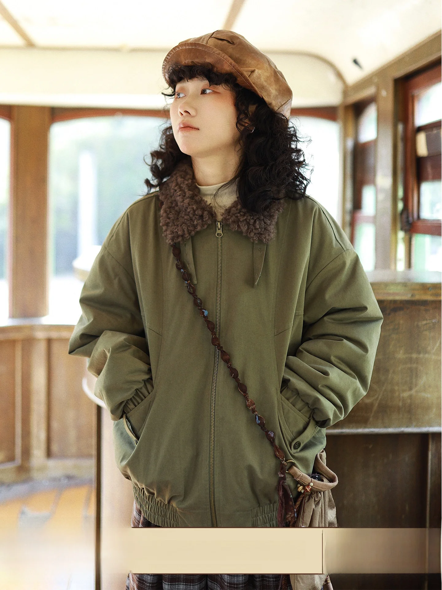 Retro Cotton Jaet Women's Winter Design Lamb Fur Collar Sandwich Cotton Coat Loose Fit Long Sve Warmth Elastic Belt
Retro Cotton Jaet Women's Winter Design Lamb Fur Collar Sandwich Cotton Coat Loose Fit Long Sve Warmth Elastic Belt