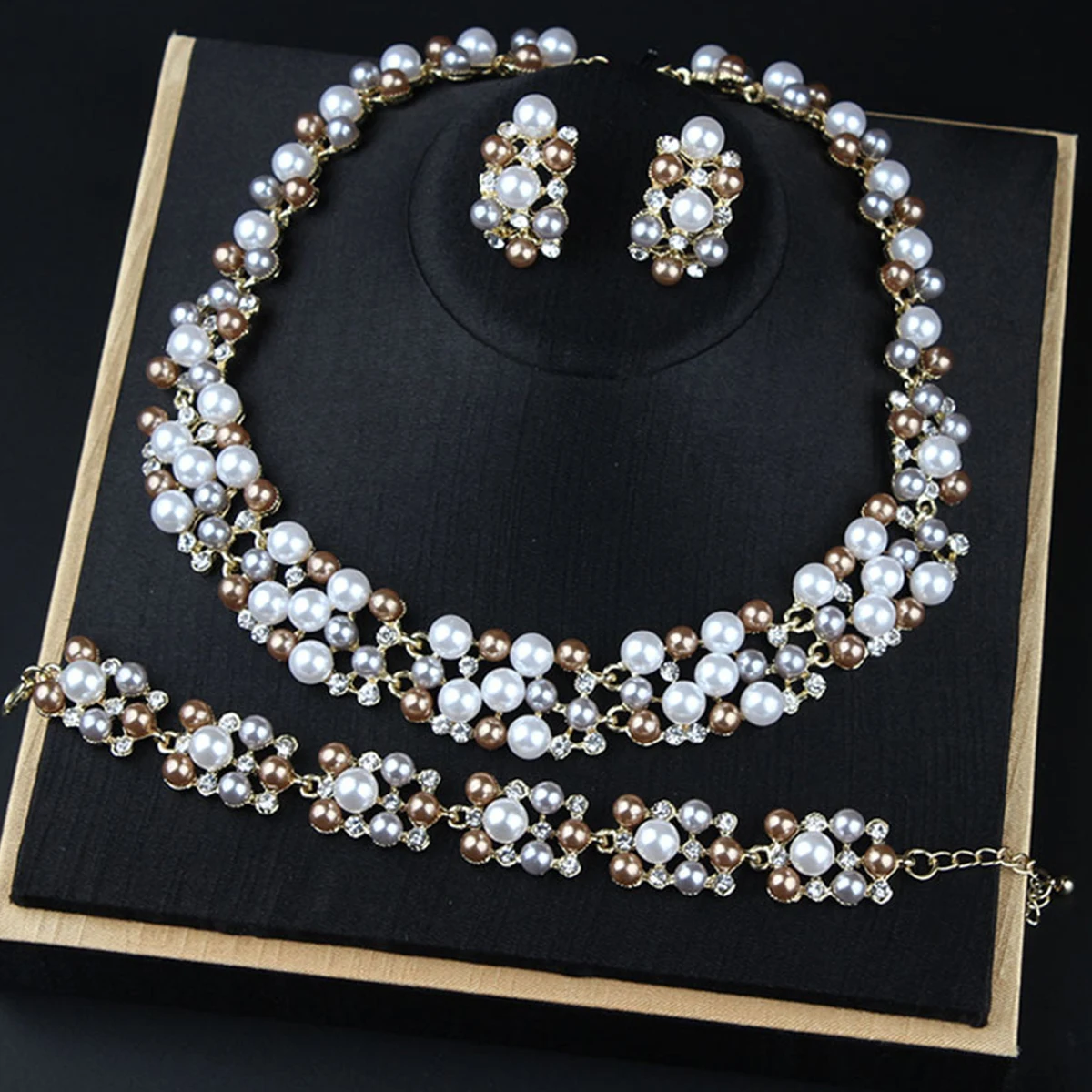 3 Pcs Delicate Pearl Jewelry Set Trendy Banquet Necklace Bracelet Earrings Women Gifts Wedding Anniversary Jewelry Accessories
3 Pcs Delicate Pearl Jewelry Set Trendy Banquet Necklace Bracelet Earrings Women Gifts Wedding Anniversary Jewelry Accessories