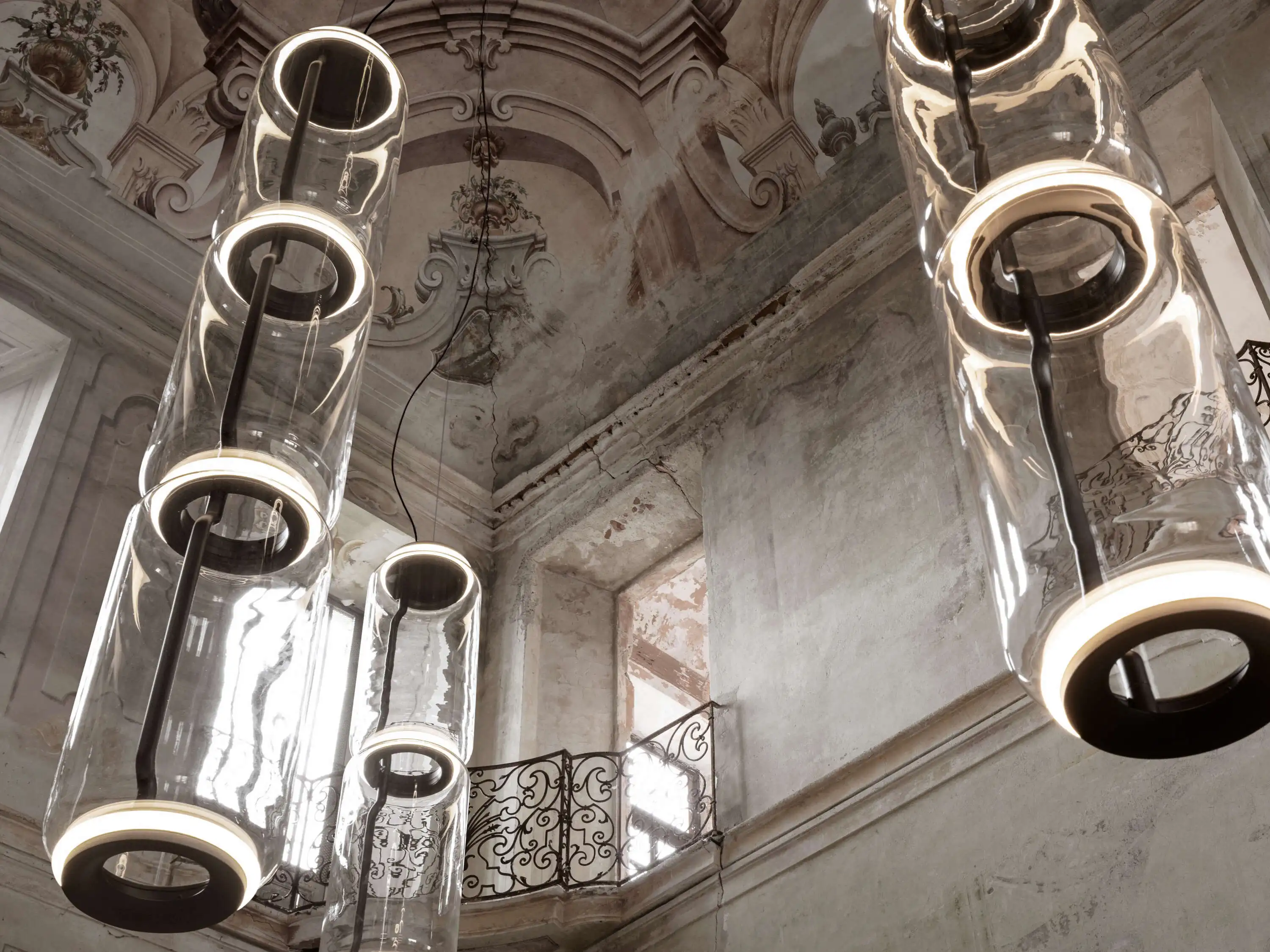 Nordic Creative Glass Bucket Pendant Light Personalized Luxury Villa Staircase Hanging LED Restaurant Bedroom Balcony Decoration
Nordic Creative Glass Bucket Pendant Light Personalized Luxury Villa Staircase Hanging LED Restaurant Bedroom Balcony Decoration