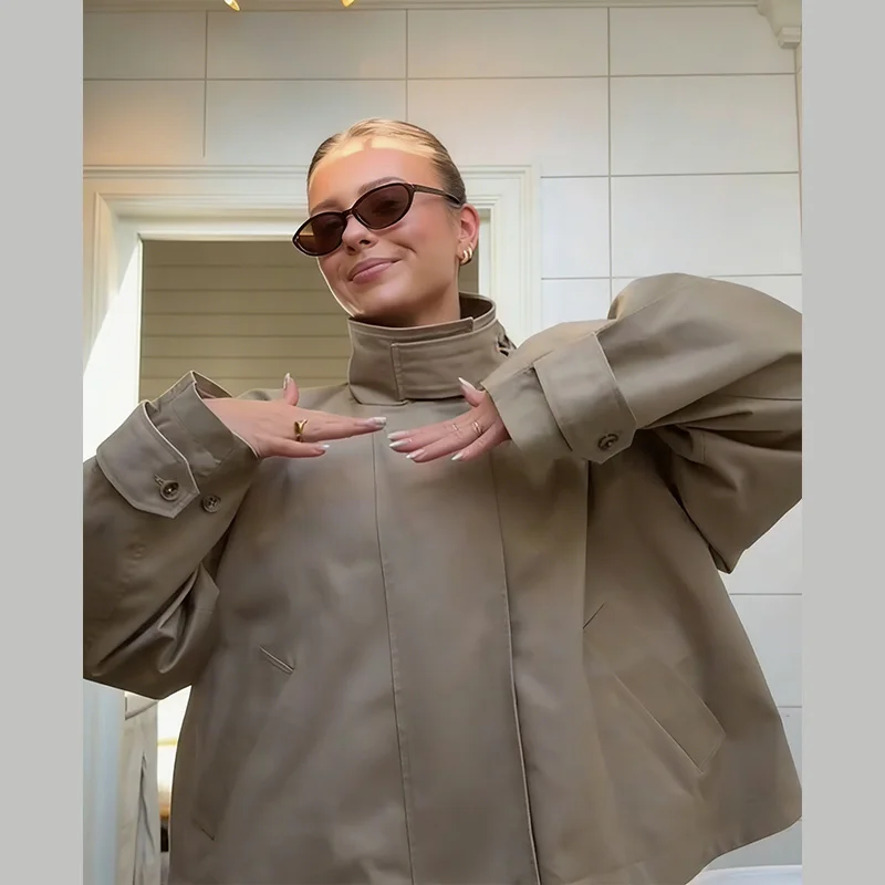 2026 New Women's Streetwear Khaki Loose Trench Coat High Neck Button Front Back Cape Design Long Sleeve Casual Fashion Jacket
2026 New Women's Streetwear Khaki Loose Trench Coat High Neck Button Front Back Cape Design Long Sleeve Casual Fashion Jacket