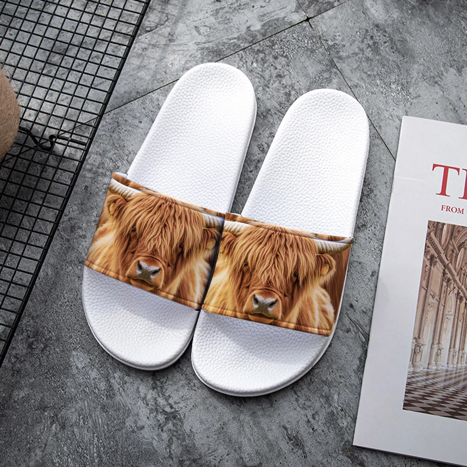Casual Minimalist Style Bathroom Slippers, Summer Home Cool Sandals, Outdoor Women'S PVC Indoor Slippers.
Casual Minimalist Style Bathroom Slippers, Summer Home Cool Sandals, Outdoor Women'S PVC Indoor Slippers.