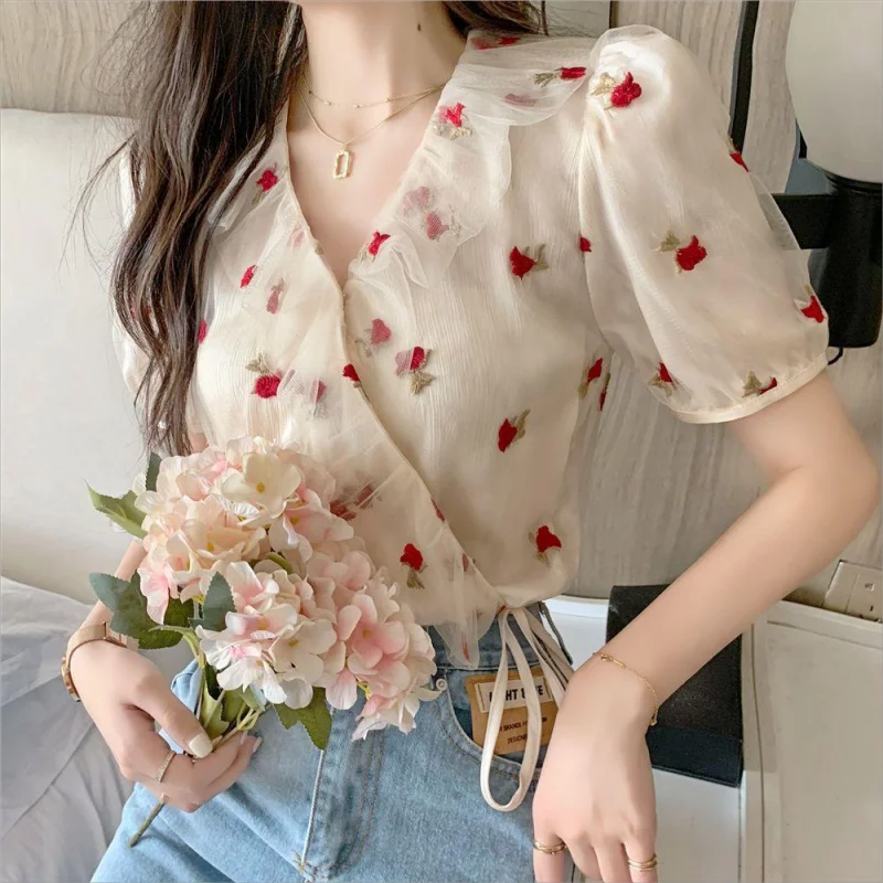 Chiffon Blouses for Women Summer New Korean Casual V-neck Floral Shirt Pullover Puff Short Sleeve Tops
Chiffon Blouses for Women Summer New Korean Casual V-neck Floral Shirt Pullover Puff Short Sleeve Tops