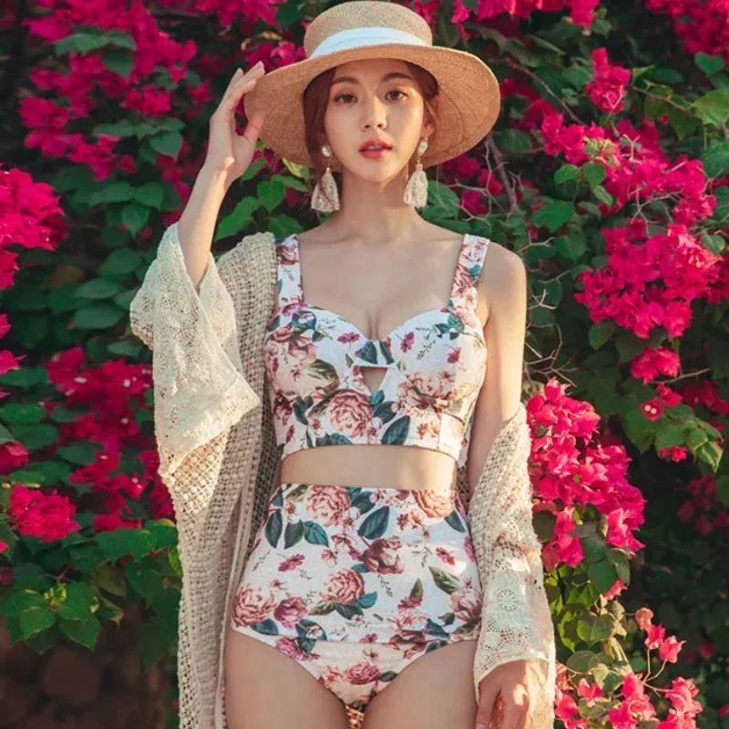 Vintage Two Pieces Swimsuit Floral Print Women Swimwear Push Up High Waist Bathing Suit Korean Monokini Retro Beach Wear Summer
Vintage Two Pieces Swimsuit Floral Print Women Swimwear Push Up High Waist Bathing Suit Korean Monokini Retro Beach Wear Summer