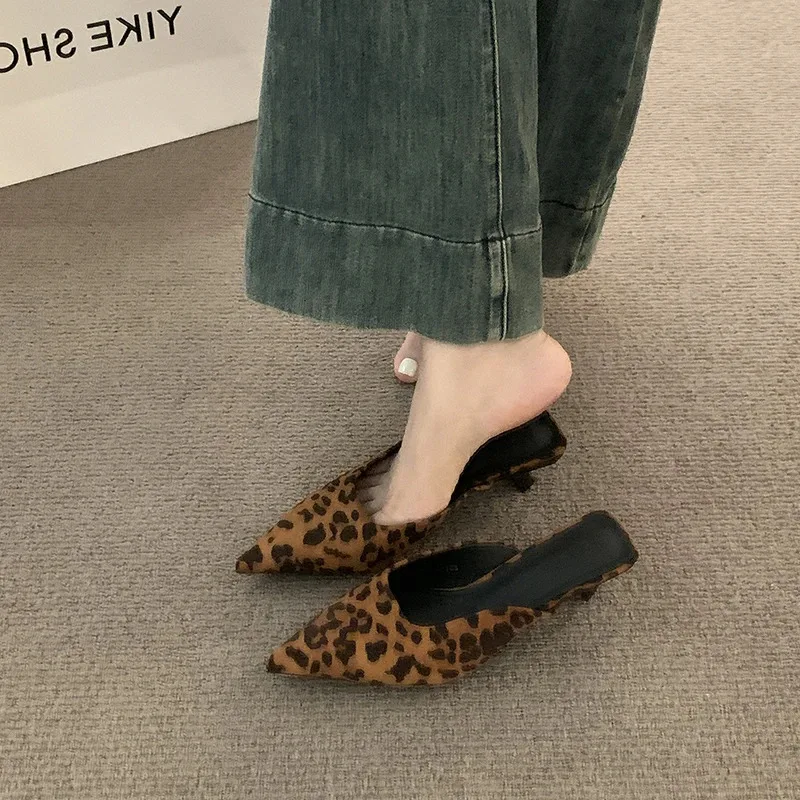 French Pointed Toe Leopard Women Mules Slippers ,Fashion Shallow Slip On Shoes Casual Low Heel Ladies Slides Shoes
French Pointed Toe Leopard Women Mules Slippers ,Fashion Shallow Slip On Shoes Casual Low Heel Ladies Slides Shoes
