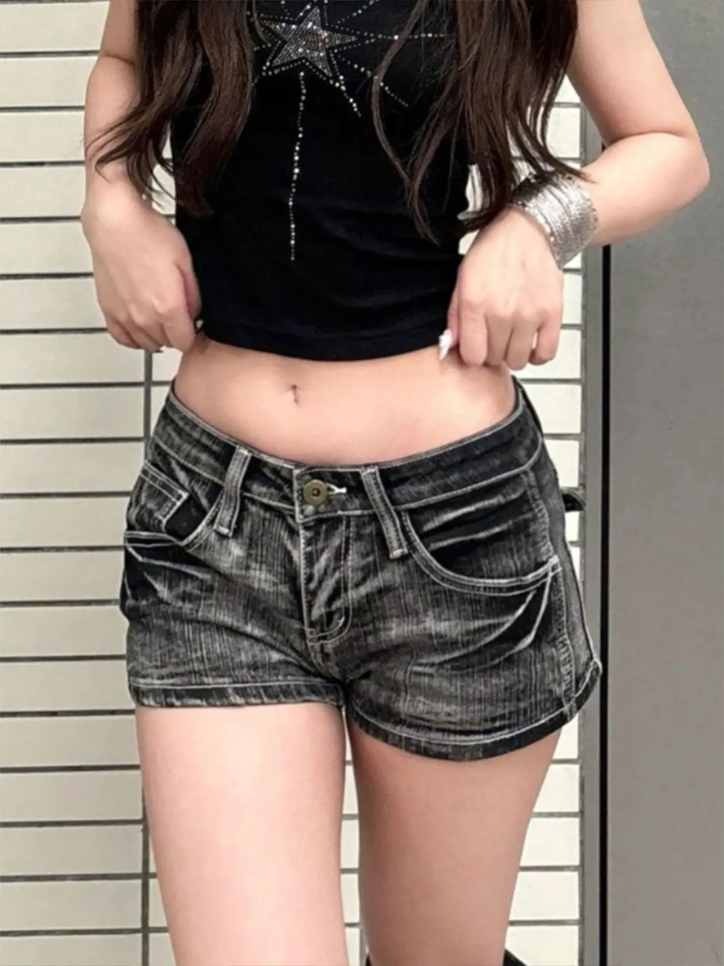 American Style Washed Folded Vintage Jeans Short Pants Women Summer Low Waist Bodycon Hot Pants Cotton Elastic Fabric
American Style Washed Folded Vintage Jeans Short Pants Women Summer Low Waist Bodycon Hot Pants Cotton Elastic Fabric