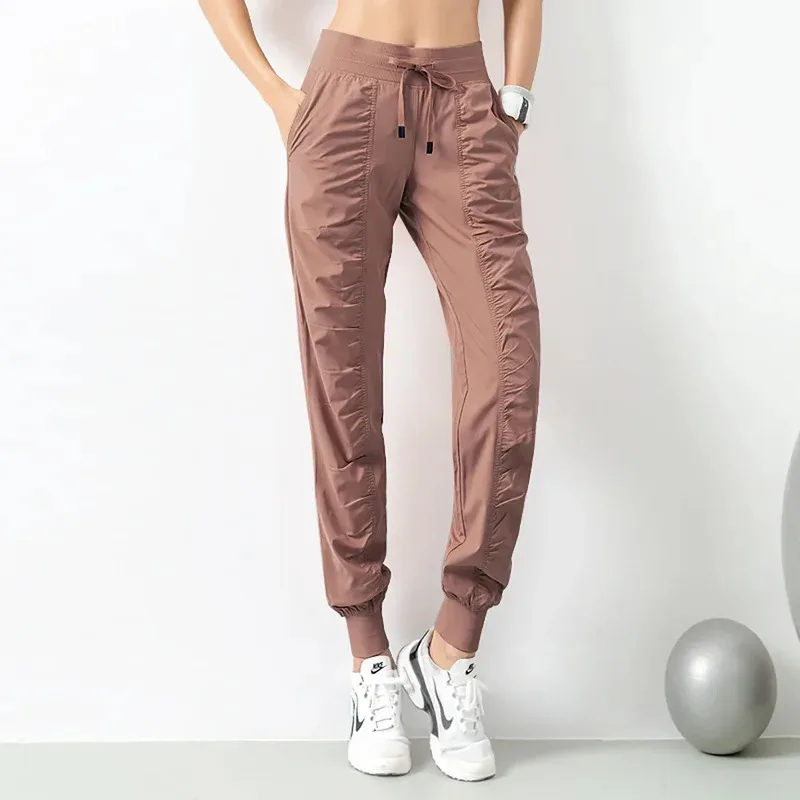 Spring/Summer Breathable Yoga Fitness Pants for Women's casual leggings, jogging and sports cropped pants
Spring/Summer Breathable Yoga Fitness Pants for Women's casual leggings, jogging and sports cropped pants