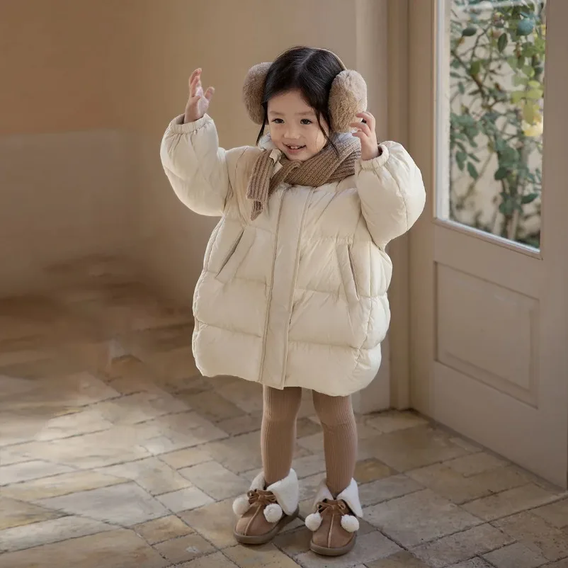 Детская пуховая хлопковая куртка, плотный и стильный зимний стиль для девочек 2025 года, милое зимнее новое пальто с героями мультфильмов для девочек
Детская пуховая хлопковая куртка, плотный и стильный зимний стиль для девочек 2025 года, милое зимнее новое пальто с героями мультфильмов для девочек