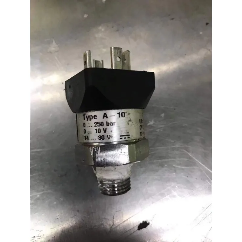A-10 Injection Molding Machine Pressure Sensor 25MPA Servo Transformation Oil Pressure Sensor 0-10V 1-5V
A-10 Injection Molding Machine Pressure Sensor 25MPA Servo Transformation Oil Pressure Sensor 0-10V 1-5V