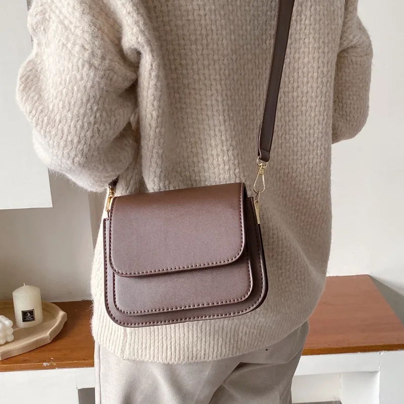 Retro Women Crossbody Bag 2025 New Small Simple Commuter Female Shoulder Bag High Quality Pu Leather Designer Lady Messenger
Retro Women Crossbody Bag 2025 New Small Simple Commuter Female Shoulder Bag High Quality Pu Leather Designer Lady Messenger