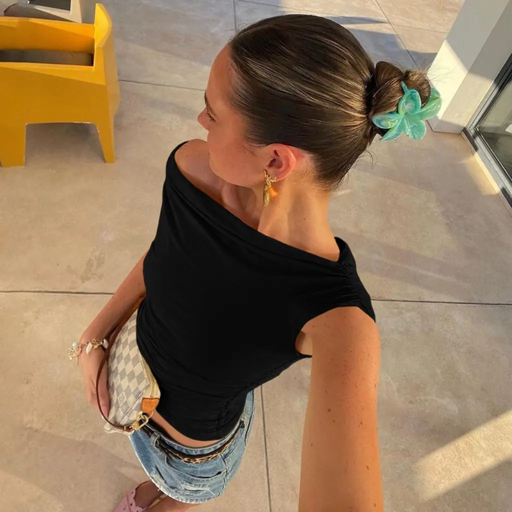 Женский элегантный однотонный плиссированный утягивающий топ в европейском и американском стиле с косым воротником на весну и лето
Женский элегантный однотонный плиссированный утягивающий топ в европейском и американском стиле с косым воротником на весну и лето