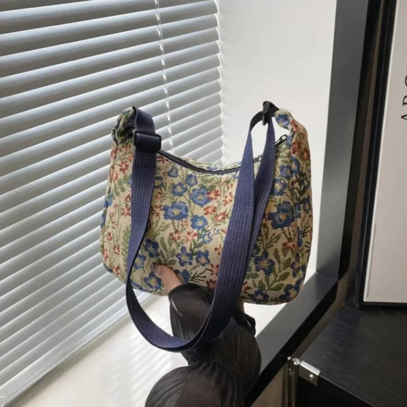 Casual Artistic Printing Underarm Niche Literary Niche Shoulder Fashion Bag Women 2025 New Tote Bag Only Beautiful Women Bag
Casual Artistic Printing Underarm Niche Literary Niche Shoulder Fashion Bag Women 2025 New Tote Bag Only Beautiful Women Bag