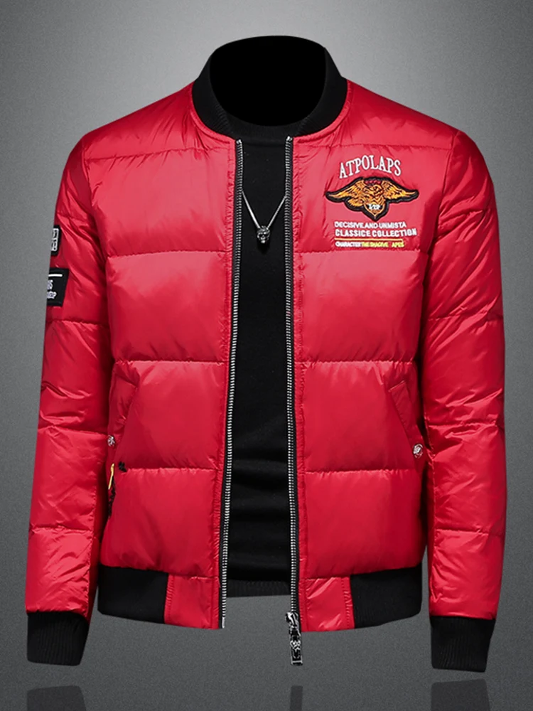 Мужская зимняя куртка с принтом и воротником-стойкой, новая модель, приталенный крой, с бейсбольным воротником, красная, повседневная, белая, с наполнителем из пуха
Мужская зимняя куртка с принтом и воротником-стойкой, новая модель, приталенный крой, с бейсбольным воротником, красная, повседневная, белая, с наполнителем из пуха