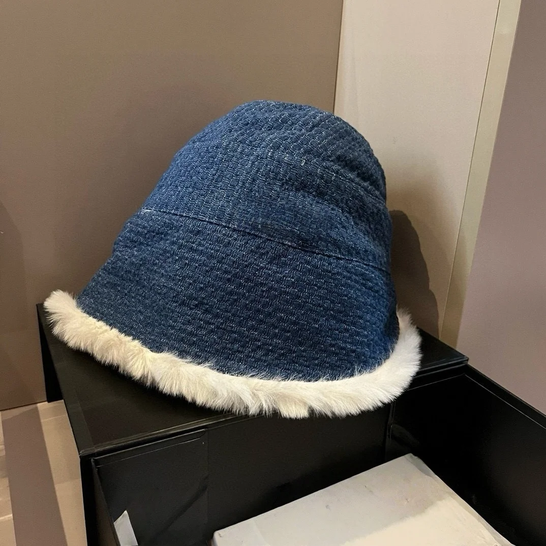 Premium Furry-Trimmed Bucket Hat Top Quality Fashionable Winter Hat Couples Sweet Festival Gift Chic Similar Headwear Bucket Hat
Premium Furry-Trimmed Bucket Hat Top Quality Fashionable Winter Hat Couples Sweet Festival Gift Chic Similar Headwear Bucket Hat