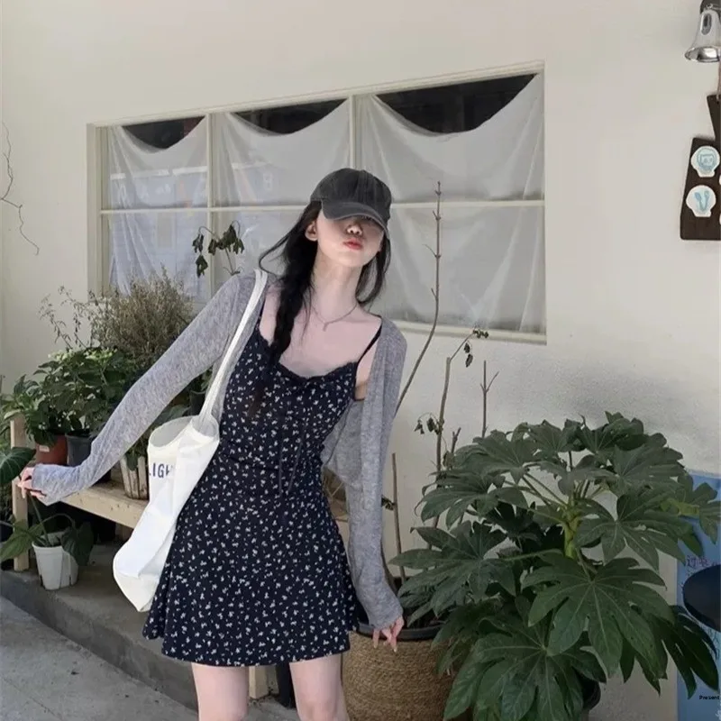 Sweet And Spicy Girl Set Thin Long Sleeve Grey Open Cardigan Summer Floral Strap Dress Short Skirt Two Piece Set Fashionable ...
Sweet And Spicy Girl Set Thin Long Sleeve Grey Open Cardigan Summer Floral Strap Dress Short Skirt Two Piece Set Fashionable ...