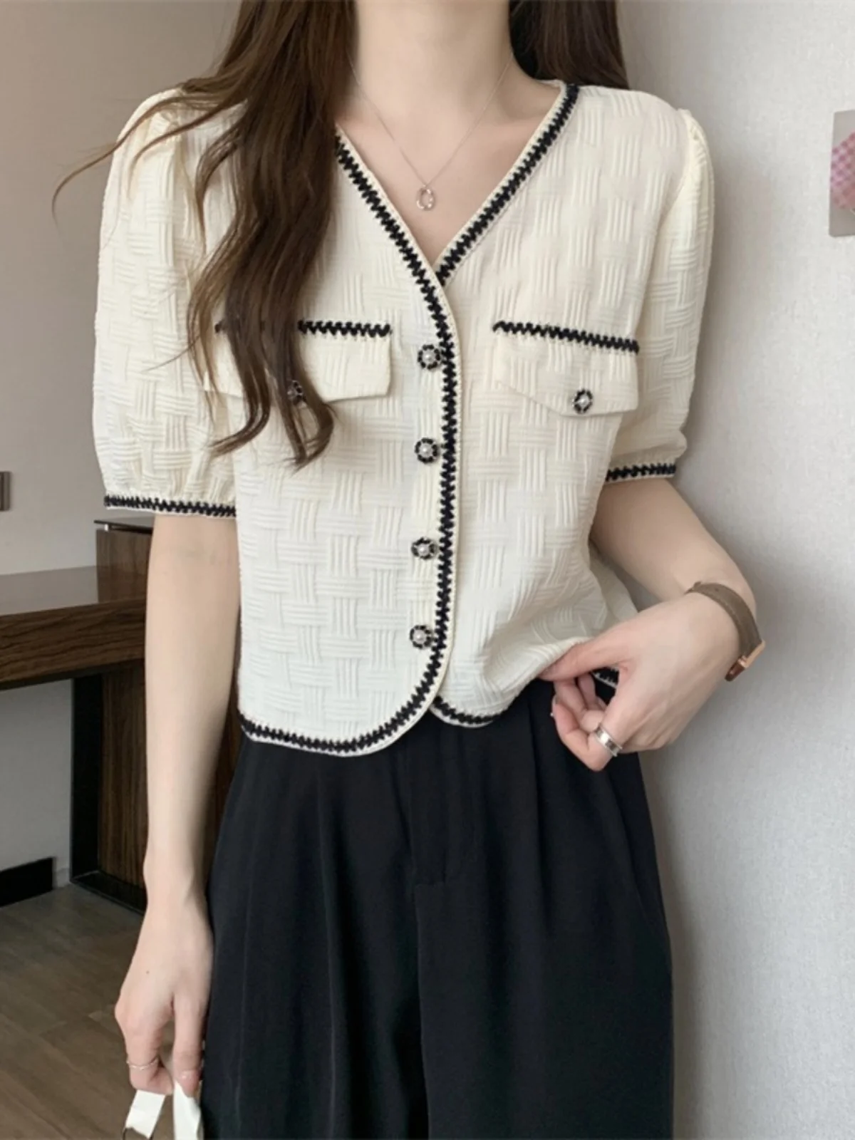 Fashionable Short Bubble Sleeve V-Neck Color Block Summer Top Women's plus Size Stylish Slimming Korean Style Shirt
Fashionable Short Bubble Sleeve V-Neck Color Block Summer Top Women's plus Size Stylish Slimming Korean Style Shirt